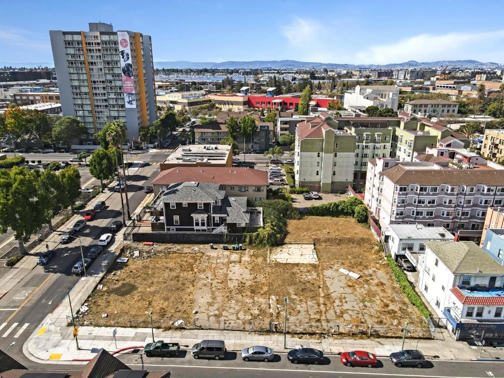 229 International Boulevard