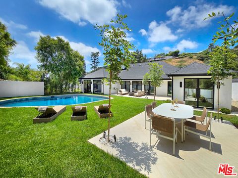 Photo of 2288 Coldwater Canyon Drive, Beverly Hills, CA 90210 (MLS # 26692161)