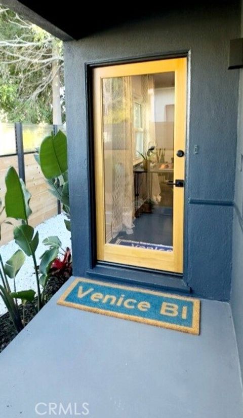 Photo of 2353 Beach Avenue, Venice, CA 90291 (MLS # SR26085705)