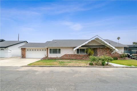 Photo of 1019 E Walnut Avenue, Orange, CA 92867 (MLS # OC26176277)
