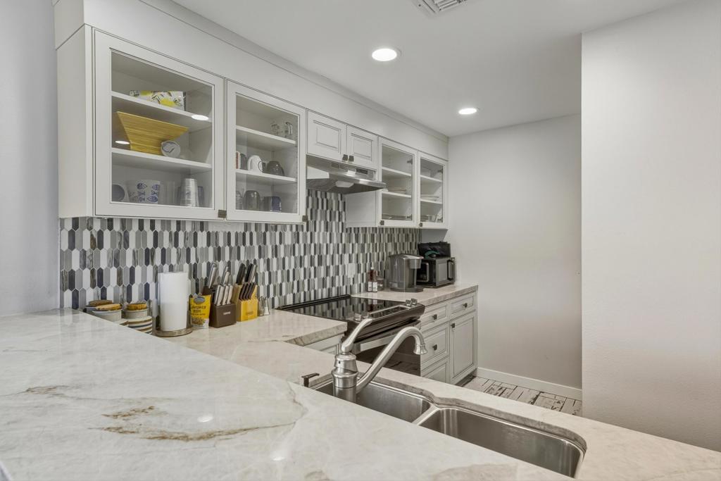 105 Racquet Club Drive S