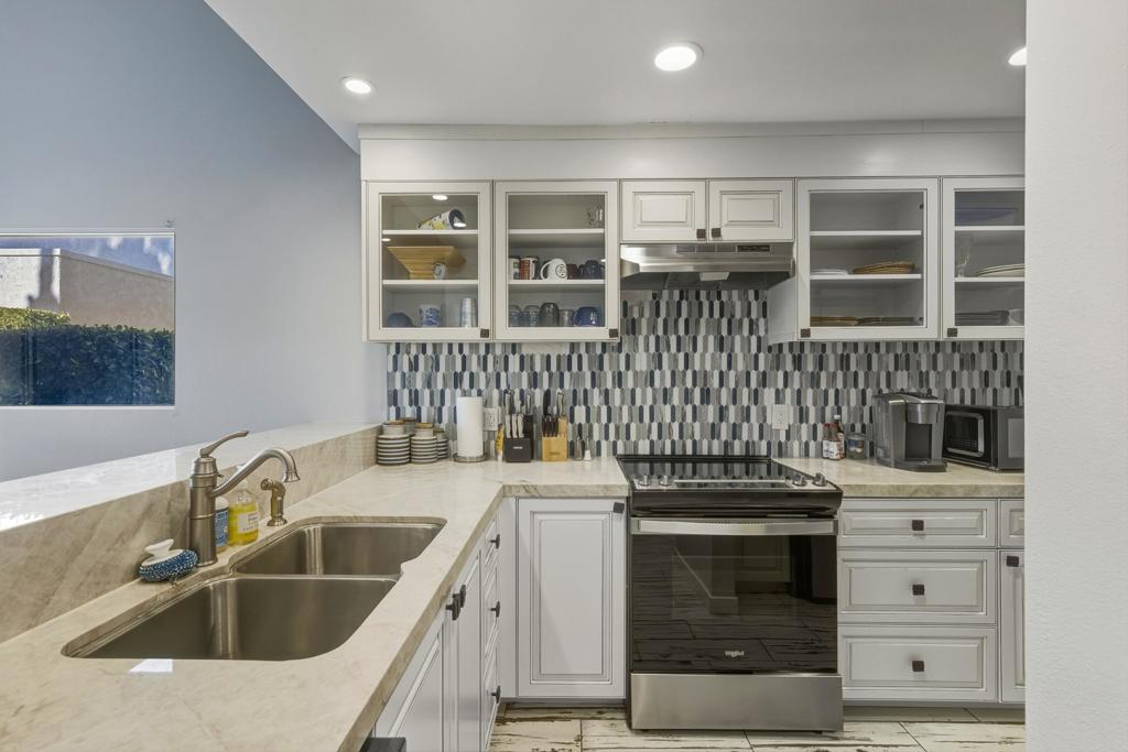 105 Racquet Club Drive S