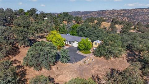 Photo of 41393 Roaring River Way, Coarsegold, CA 93614 (MLS # FR26138943)