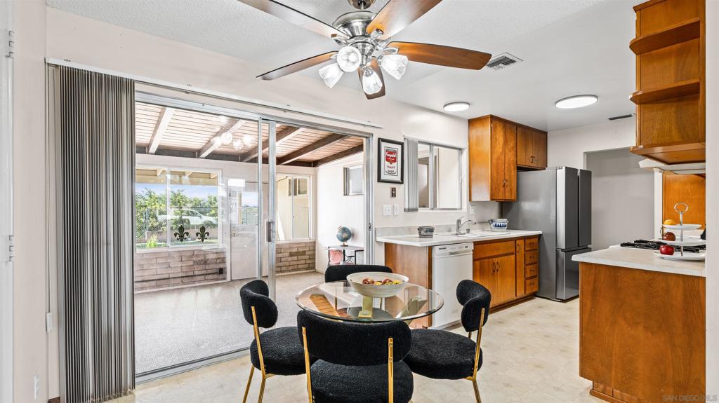 1698 Ithaca St