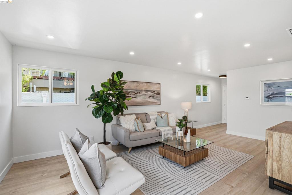 749 Woodgate Place