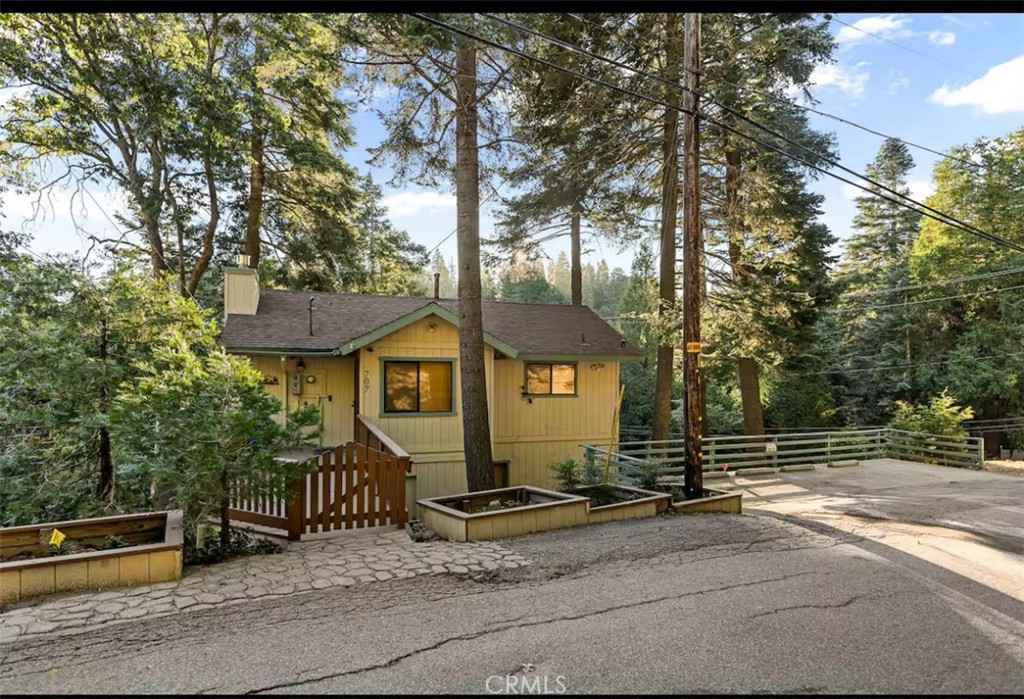 Welcome to the Lake Arrowhead Villas. Available for rent now. Fully furnished with parking for up to 4 cars. Level entry into the open concept living, dining and kitchen. The main floor also hosts 1 bedroom and full bath. Step off the dining area out to a spacious deck with treen lined views! Downstairs you will find two more bedroom, bath and laundry room. Tastefully furnished. Great commuter location.
