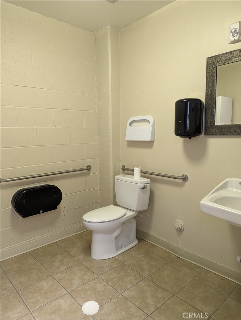 Properties 1 14539 Archwood Street