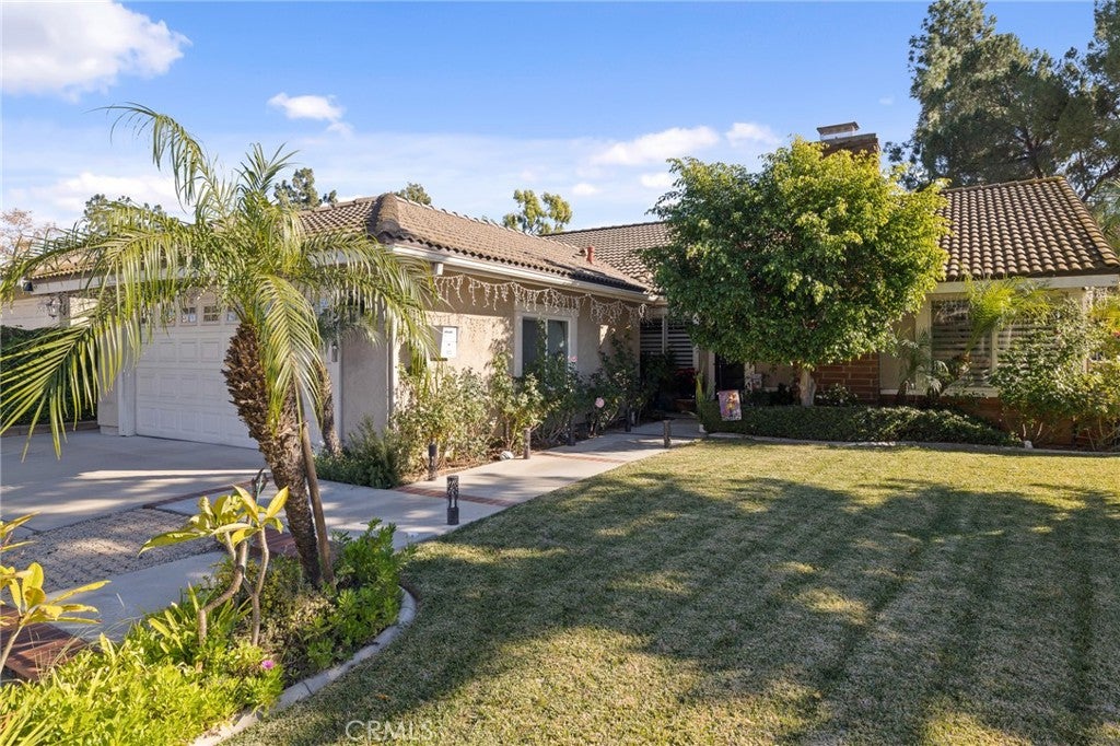 1372 Avenida Loma Vista