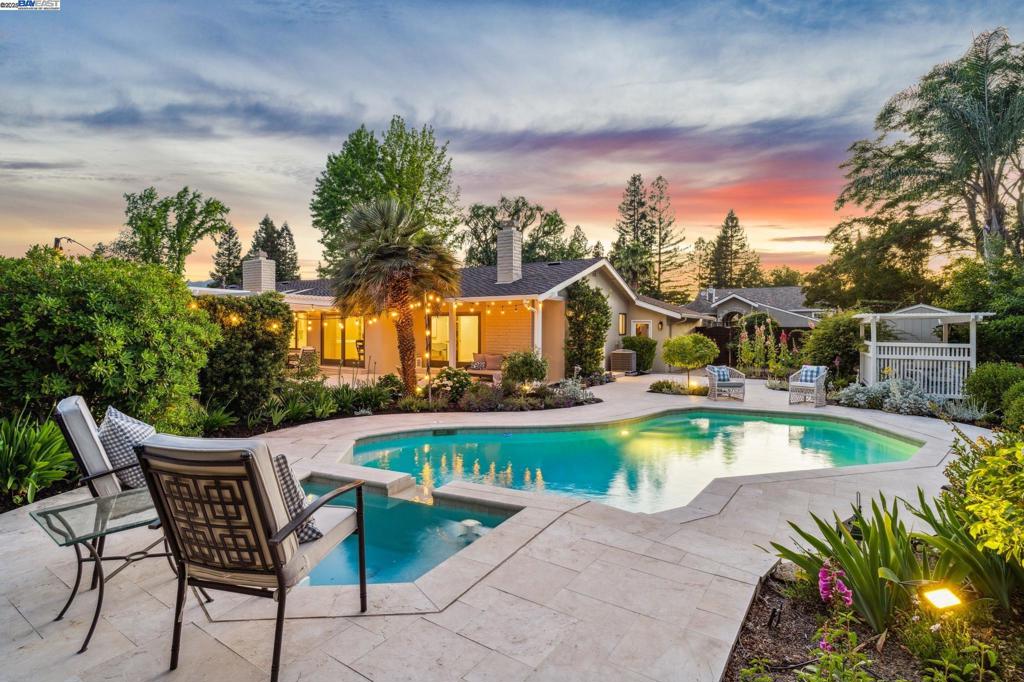 290 Bolla Ave