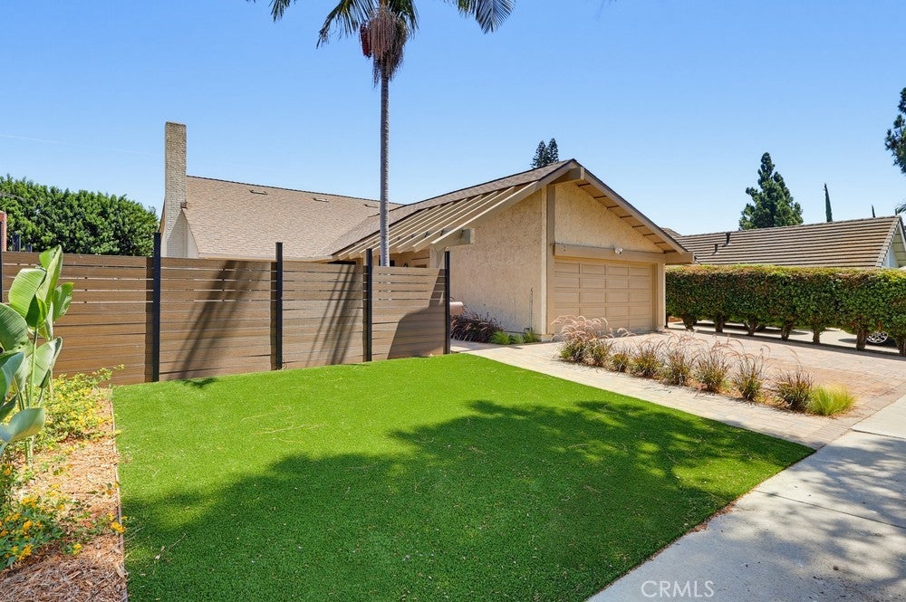 12131 Smokie Lane