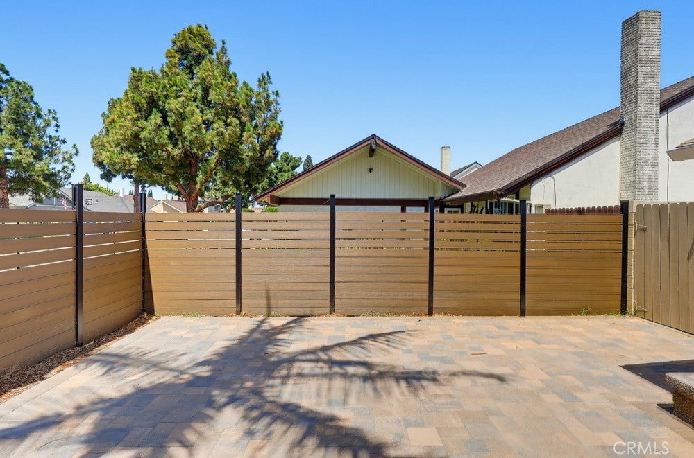 12131 Smokie Lane