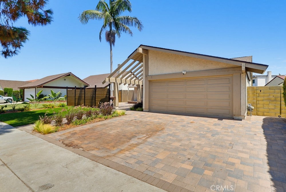 12131 Smokie Lane