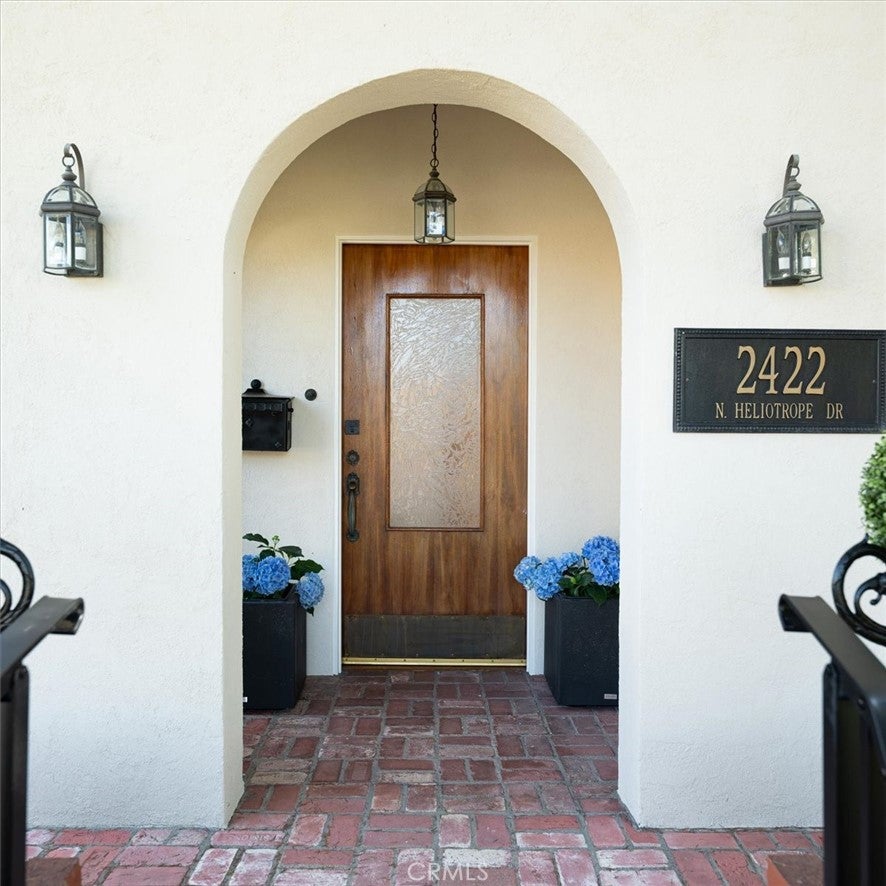 2422 N Heliotrope
