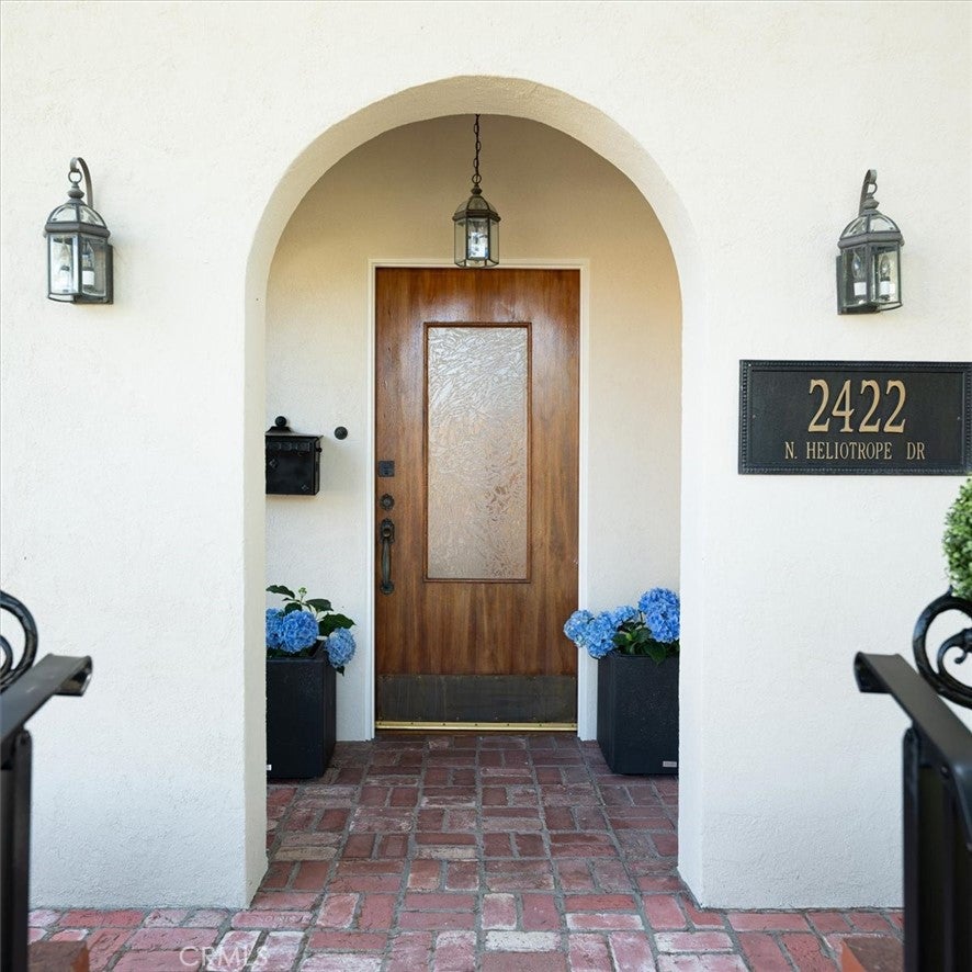 2422 N Heliotrope