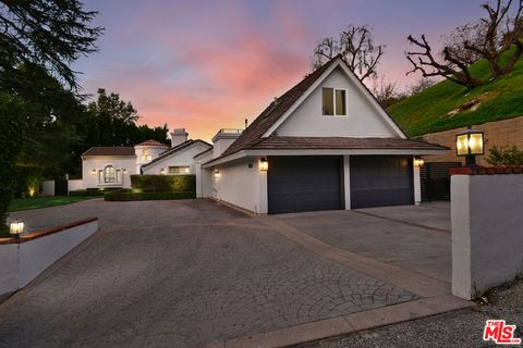 Photo of 4524 Balboa Avenue, Encino, CA 91316 (MLS # 26829377)