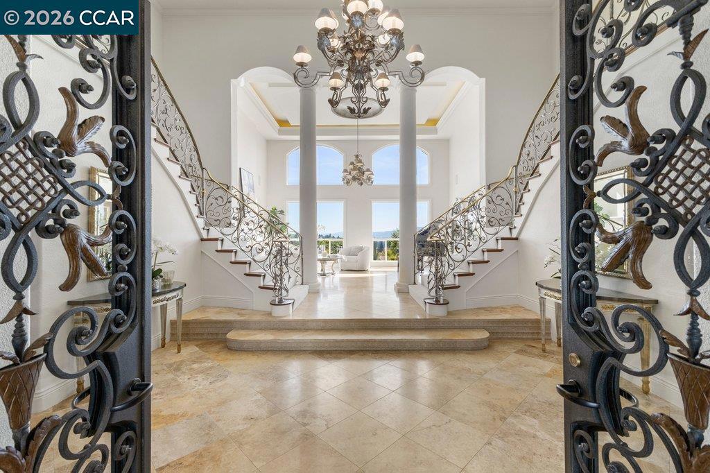 251 Santiago Ln