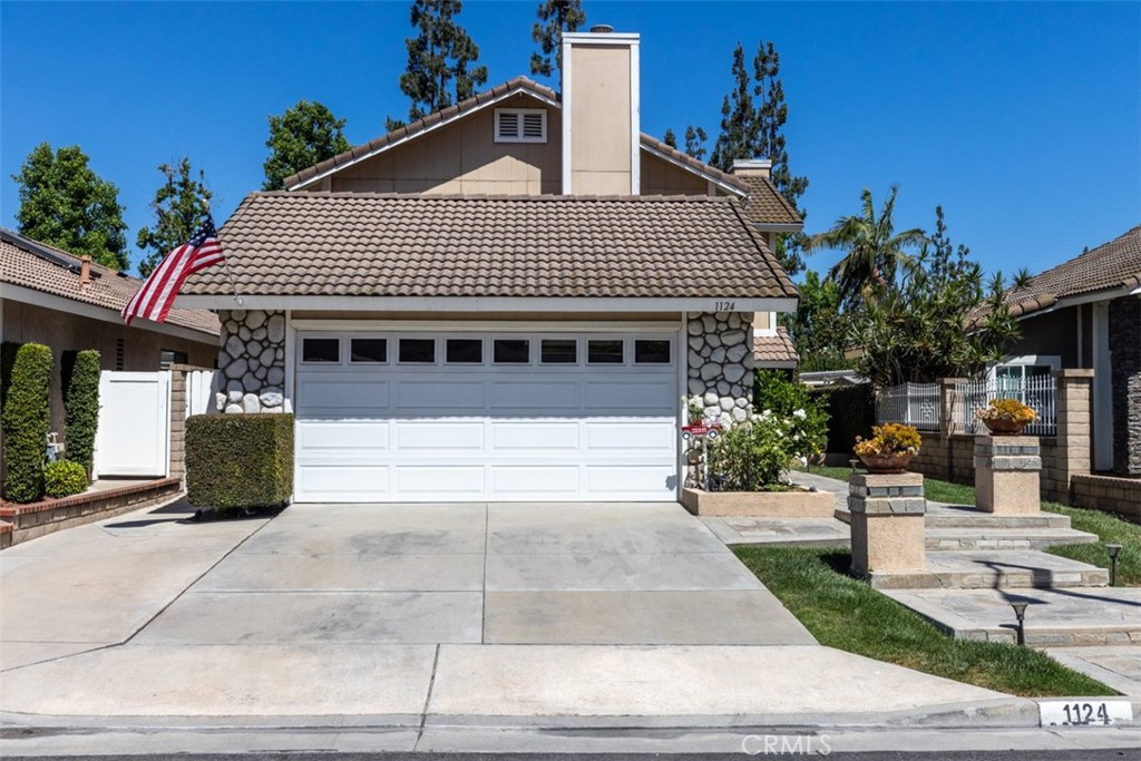 1124 N Holt Drive