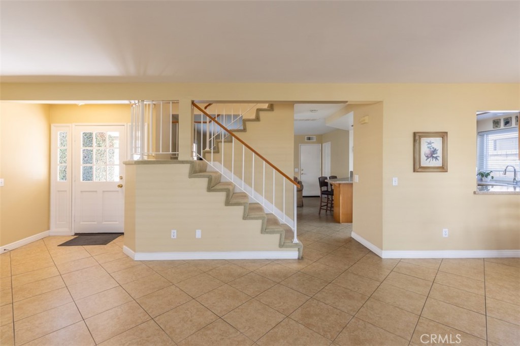 1124 N Holt Drive