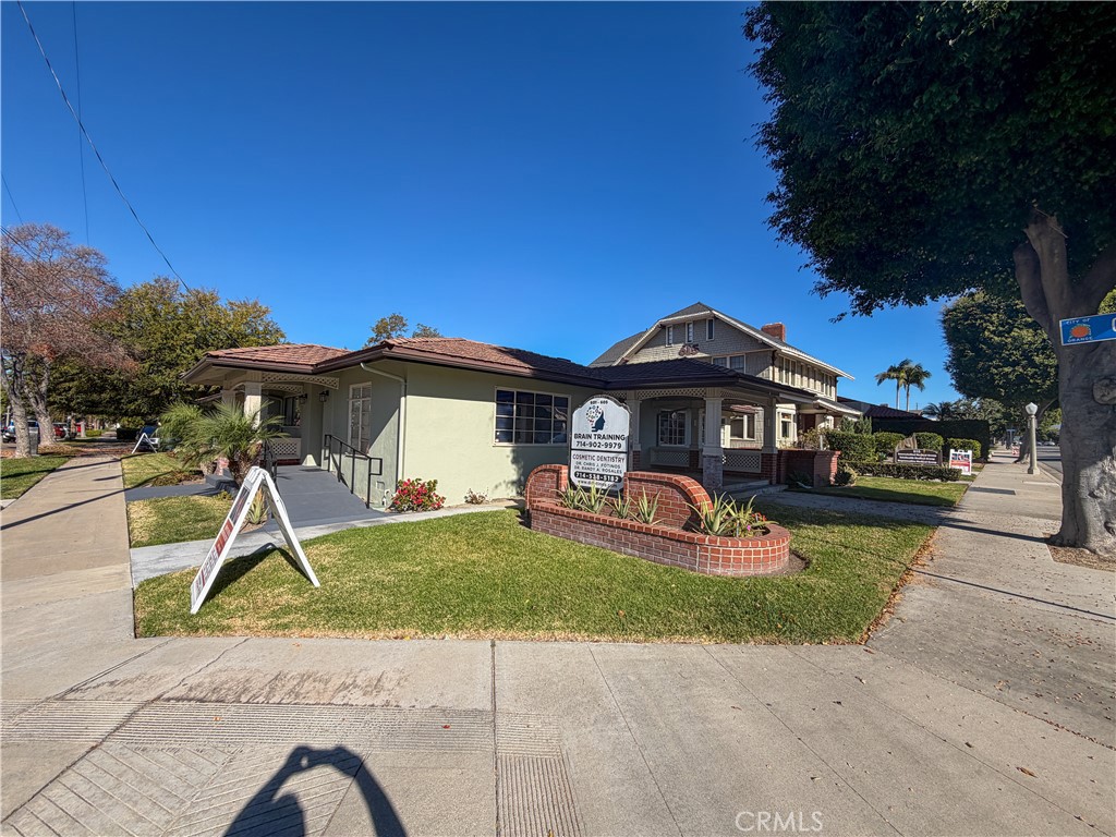 601 E Chapman Avenue