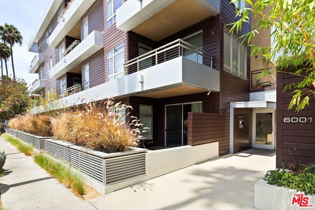 6001 Carlton Way 209, Los Angeles CA 90028