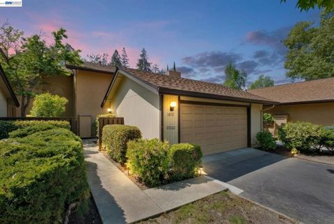 Photo of 1812 Countrywood Ct Ct, Walnut Creek, CA 94598 (MLS # 41129261)