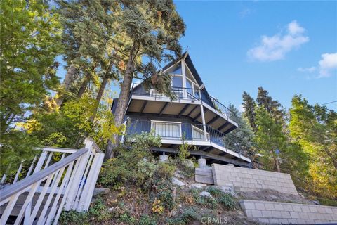 Photo of 28919 Palisades Dr, Lake Arrowhead, CA 92352 (MLS # HD25256416)
