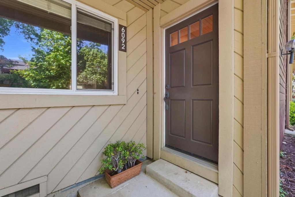 6092 Calle De Amor