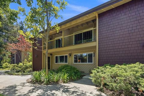 Photo of 6092 Calle De Amor, San Jose, CA 95124 (MLS # ML82042053)