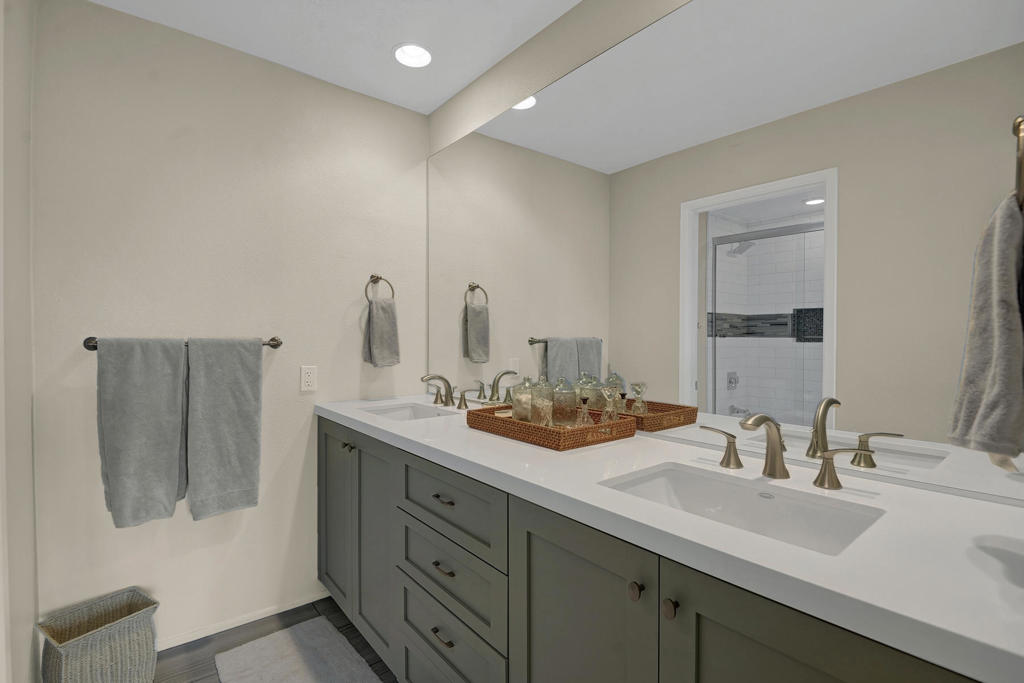 Desert Horizons C.C. - Residential Lease
