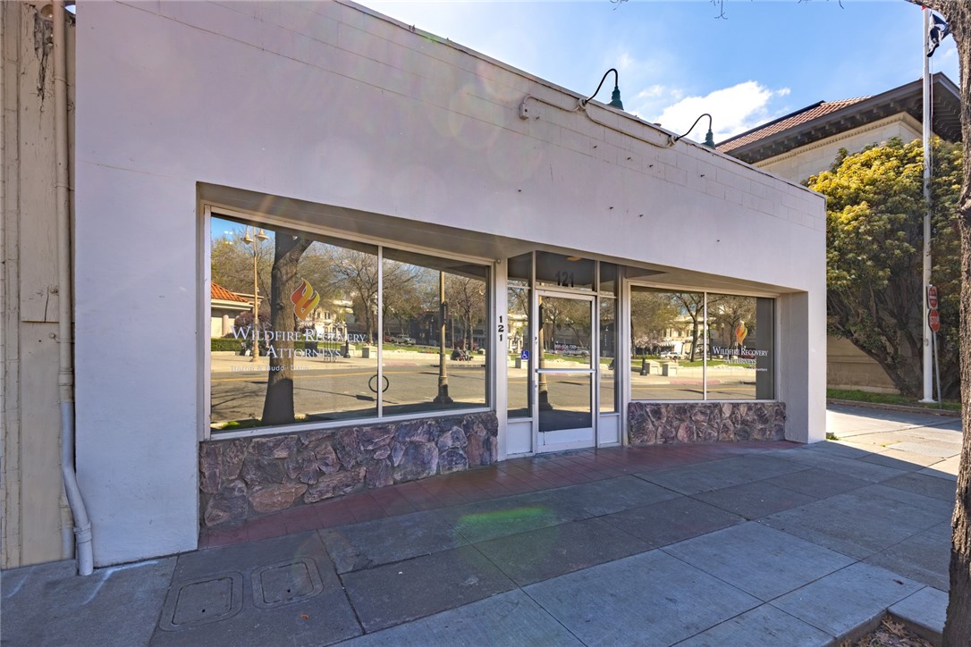 Located next to the downtown Post Office with large storefront windows, accessible restroom and a rear office with it's own entrance and address which can be subleased. Excellent signage opportunity in a high traffic location. Offsite parking included in the rear.