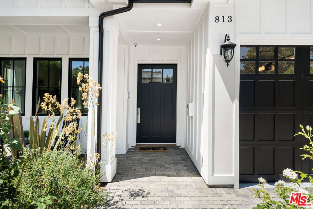 Photo of 813 N Spaulding Avenue, Los Angeles, CA 90046 (MLS # 26642147)