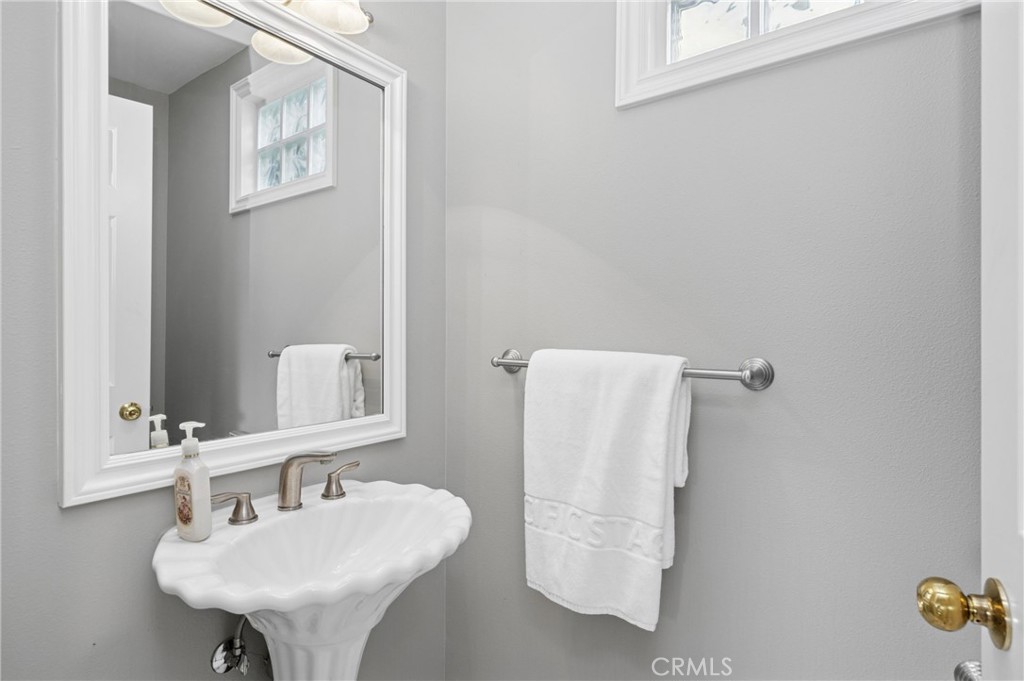 Corona del Mar North of PCH (CNHW) - Residential