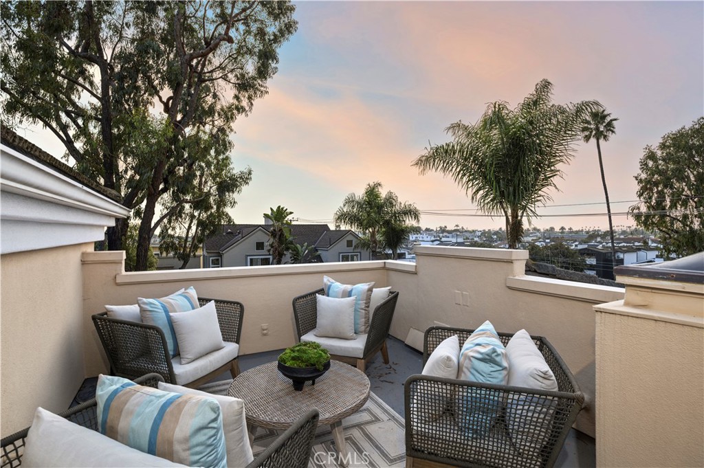Corona del Mar North of PCH (CNHW) - Residential