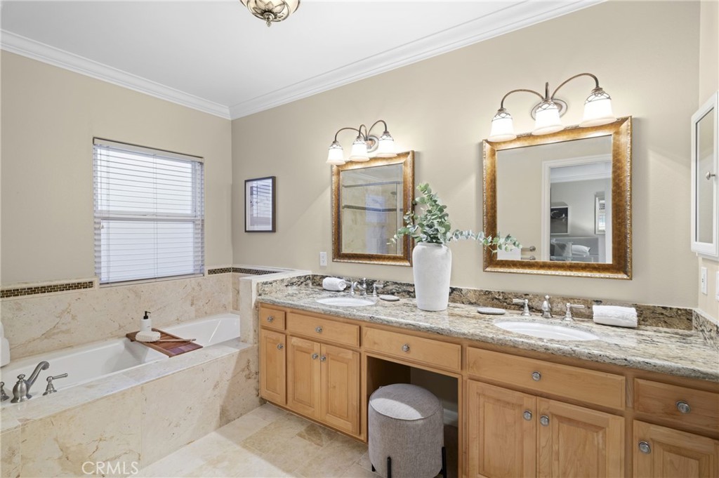 Corona del Mar North of PCH (CNHW) - Residential