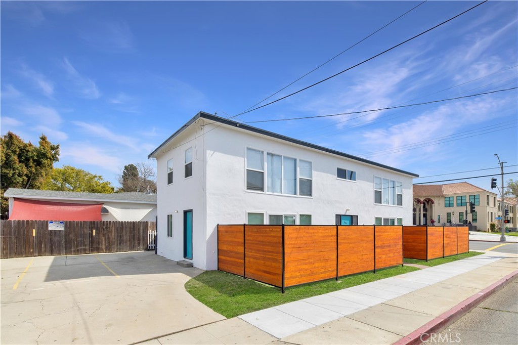 Remodeled 4-Plex with large private yards, located in
one of the nicest pockets of Long Beach! Perfect
opportunity for any buyer/owner user looking to live in
one unit and have their neighbors pay their mortgage.
1000 Ximeno Ave is comprised of (4) 1Bed/1Bath
units. Beneficial to the new owner, all remodels have
been completed, including new flooring, appliances,
countertops, bathrooms and patios. The two
downstairs units feature large private 325sf yards,
perfect for entertaining. All units have washer and
dryer in unit. There are also 3 tandem parking spots (6
spaces total).
Bordering Belmont Shore and located in one of Long
Beach's Top Rental Markets, this truly is a one-of-akind
building. It is just outside the $6Billion of
development flooding into Downtown LB, including the
Long Beach Civic Center, Long Beach Aquarium,
OceanAire Project, CSULB Downtown Village, Broadway
Block, The Pacific and Queen Mary Island. OM in supplements.Remodeled 4Plex with large private yards, located in
one of the nicest pockets of Long Beach! Perfect
opportunity for any buyer/owner user looking to live in
one unit and have their neighbors pay their mortgage.
1000 Ximeno Ave is comprised of (4) 1Bed/1Bath
units. Beneficial to the new owner, all remodels have
been completed, including new flooring, appliances,
countertops, bathrooms and patios. The two
downstairs units feature large private 325sf yards,
perfect for entertaining. All units have washer and
dryer in unit. There are also 3 tandem parking spots (6
spaces total).
Bordering Belmont Shore and located in one of Long
Beach's Top Rental Markets, this truly is a one-of-a-kind
building. It is just outside the $6Billion of
development flooding into Downtown LB, including the
Long Beach Civic Center, Long Beach Aquarium,
OceanAire Project, CSULB Downtown Village, Broadway
Block, The Pacific and Queen Mary Island. OM in supplements.