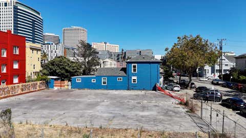Photo of 670 9Th St ST, Oakland, CA 94607 (MLS # 41143708)