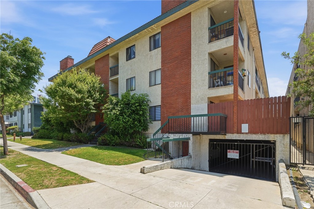 330 Burchett Street 206