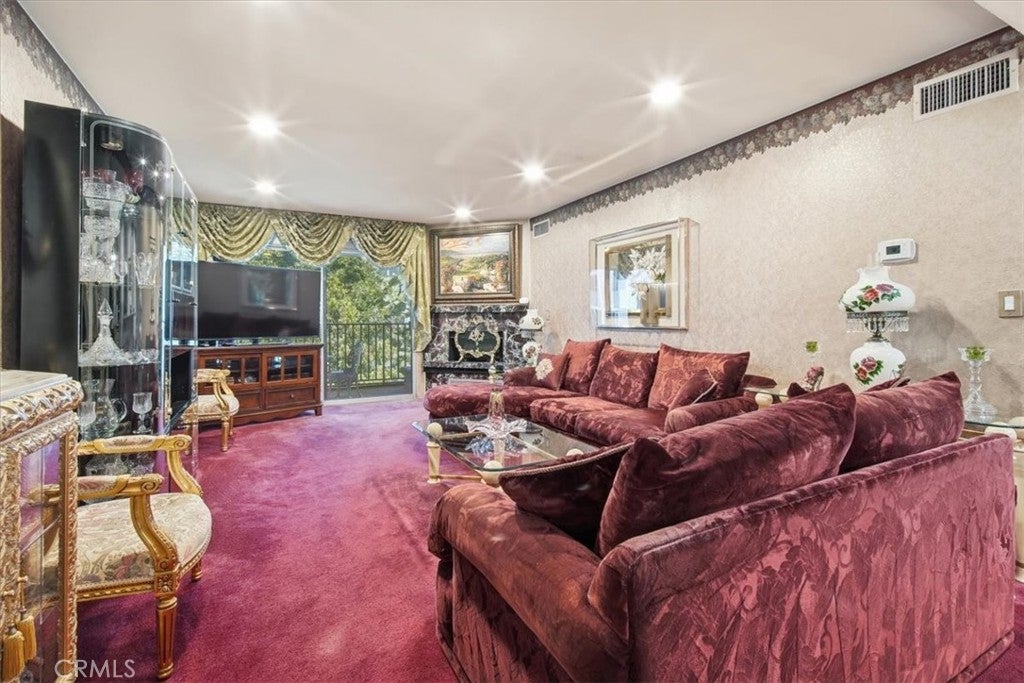 Photo of 1230 Horn Ave AVE #402, West Hollywood, CA 90069 (MLS # SR26133273)