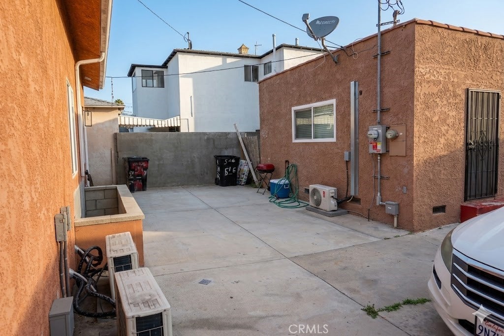 514 W 105th