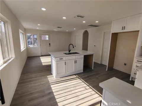 231 E Century Boulevard, Los Angeles, CA 90003 - MLS#: DW25187175