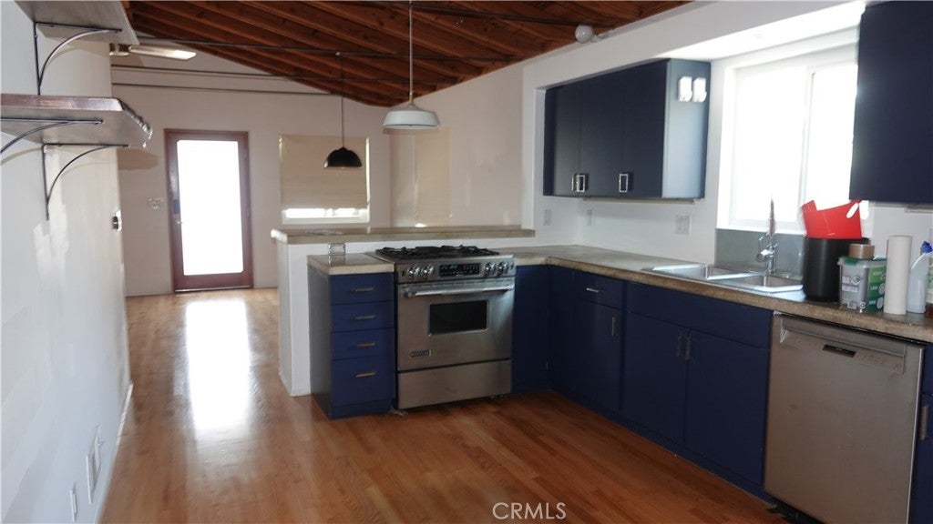 3363 Hollydale DR, Los Angeles CA 90039