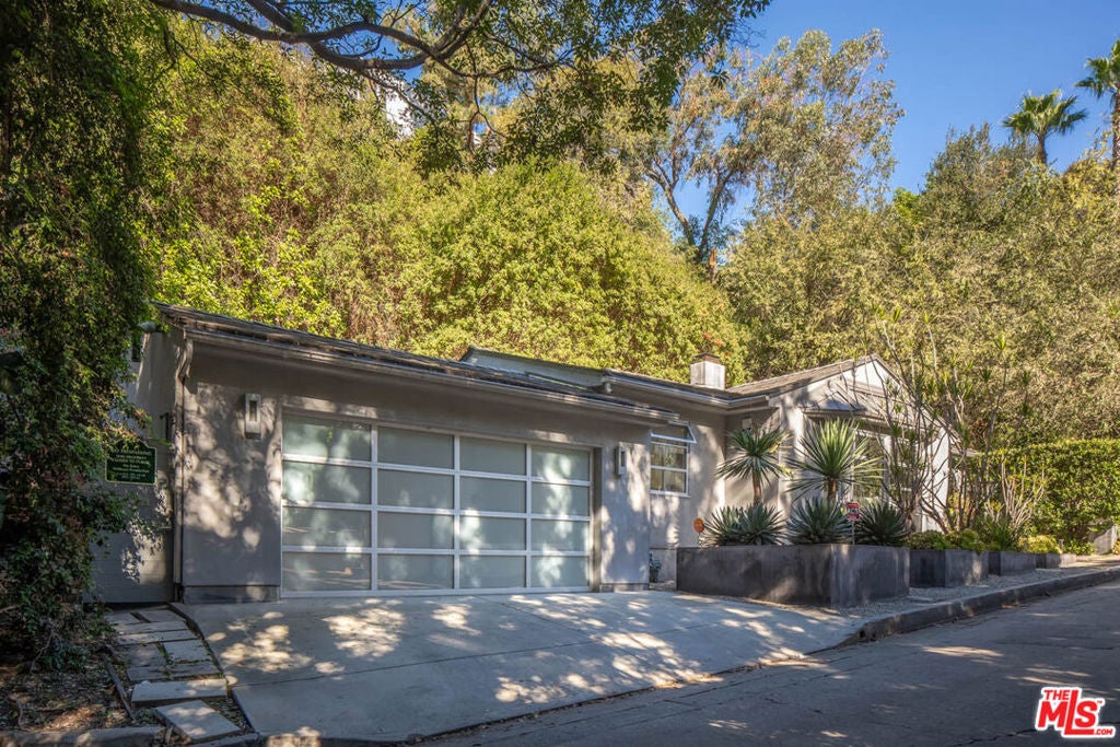 5625 Valley Oak Drive