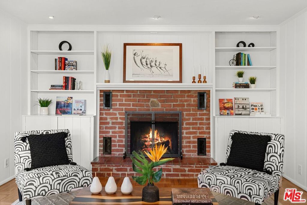 Photo of 2666 La Cuesta Drive, Los Angeles, CA 90046 (MLS # 25586951)