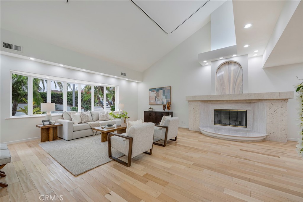 755 E Sunny Hills Rd
