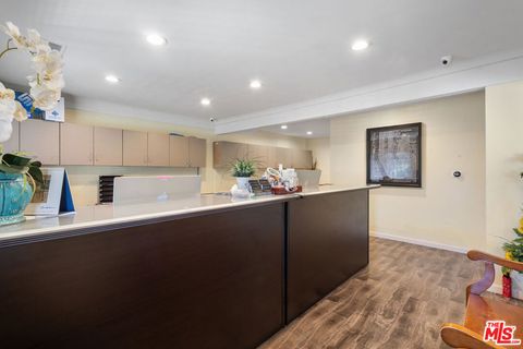 Photo of 1611 6th Avenue, Los Angeles, CA 90019 (MLS # 26668529)