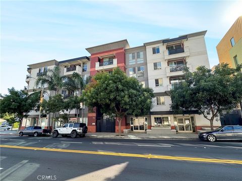 Photo of 712 E Walnut St #506, Pasadena, CA 91101 (MLS # AR26007465)