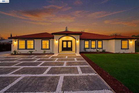 Photo of 3370 Gardella Plz, Livermore, CA 94551 (MLS # 41125078)