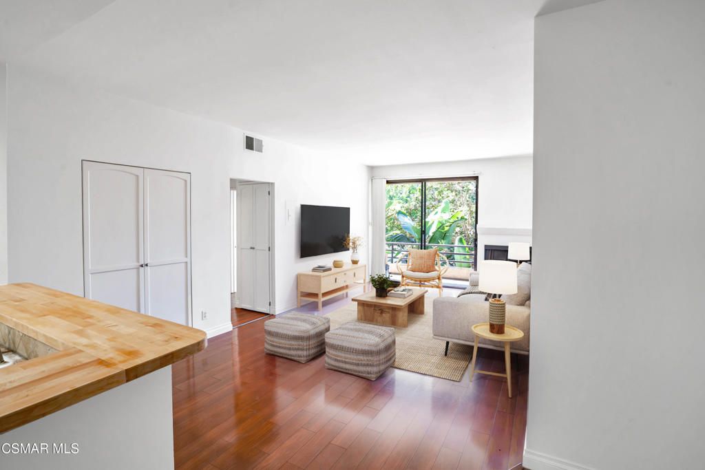 Photo of 1420 N Stanley Avenue #103, Los Angeles, CA 90046 (MLS # 225005186)