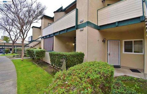 Photo of 2934 Flint St St #105, Union City, CA 94587 (MLS # 41131747)