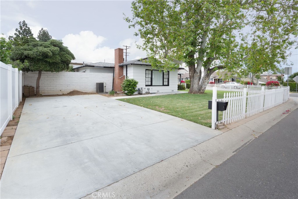 12842 Elizabeth Way